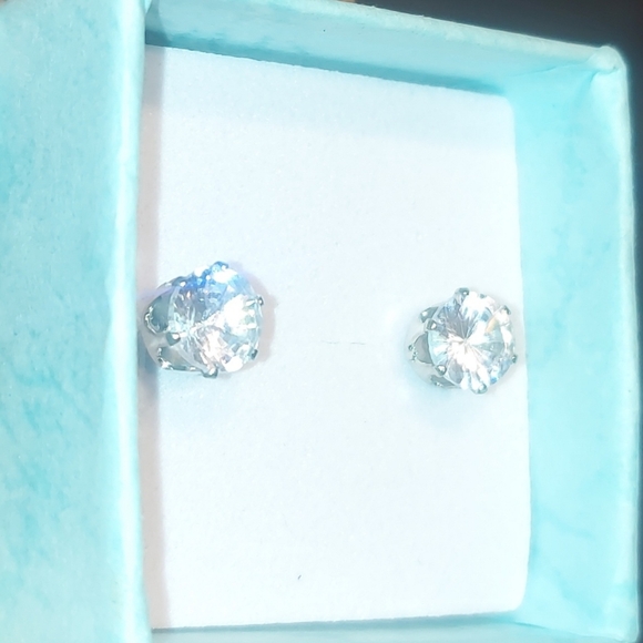 Elegant Silver Stud Earrings - Picture 5 of 9